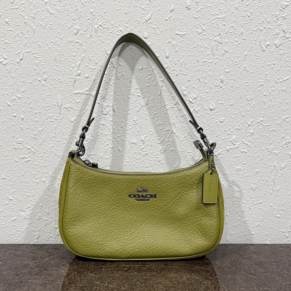 Coach Teri Olive Green Hobo Shoulder Crossbody Bag Like New CJ517 - Picture 3 of 16